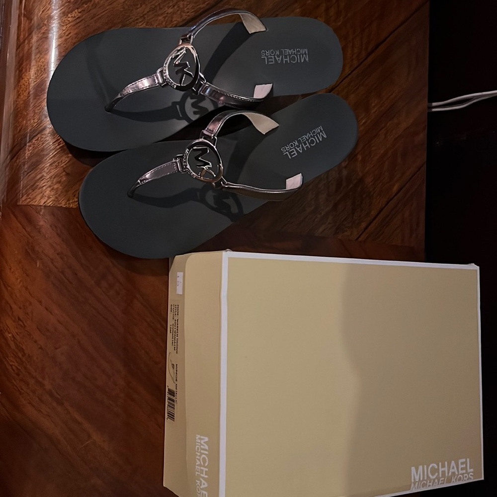Brand new Michael kors sandal SZ SZ 10